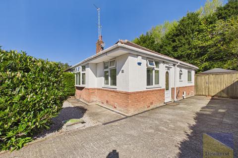 2 bed property, in Melrose Avenue, £199,950