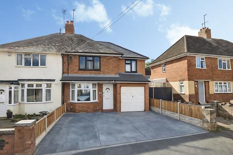 4 bed property, in Lansbury Avenue, £299,950