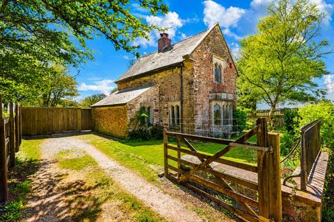 3 bed property, in Maker Lodge, £675,000