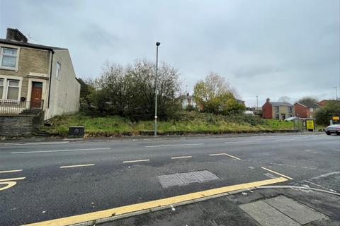 1 bed property, in Road, £35,000
