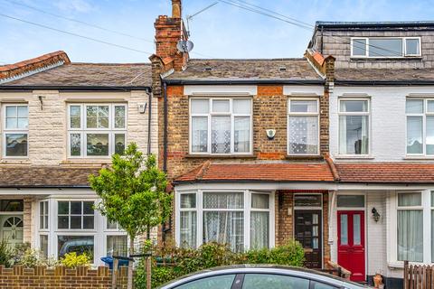 2 bed property, in Leopold Road, £675,000