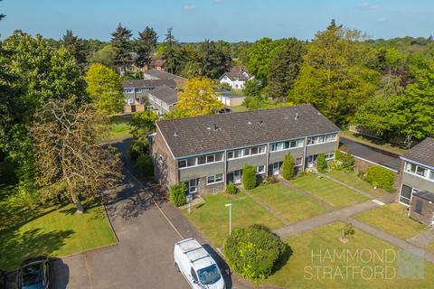 4 bed property, in The Walnuts, £350,000