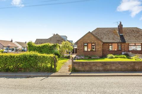 2 bed property, in Moor Road, £215,000