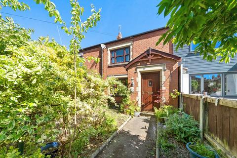 2 bed property, in Village View, £150,000