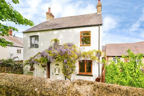 2 bed property, in Crumps Butts, £290,000