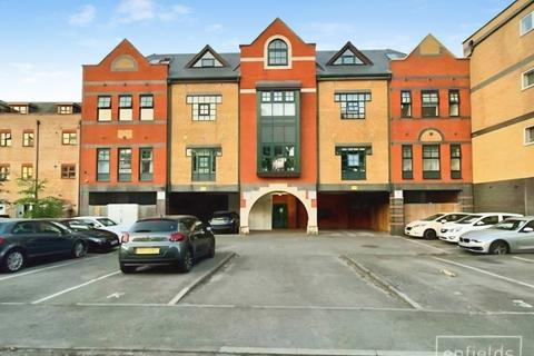 2 bed property, in St. Marys Place, £170,000