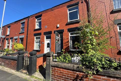 2 bed property, in Gladstone Street, £80,000