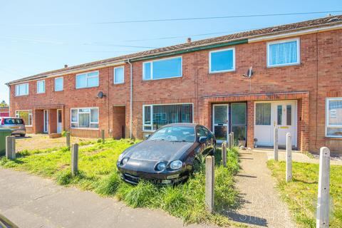 3 bed property, in Halford Close, £220,000