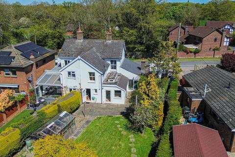 3 bed property, in Green Road, £575,000