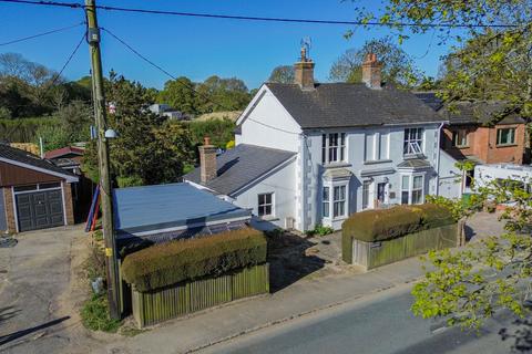 3 bed property, in Green Road, £575,000
