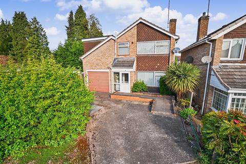 2 bed property, in York Gardens, £425,000