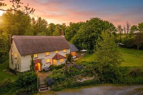 4 bed property, in Winkleigh, £675,000