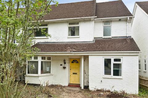 4 bed property, in White City, £425,000