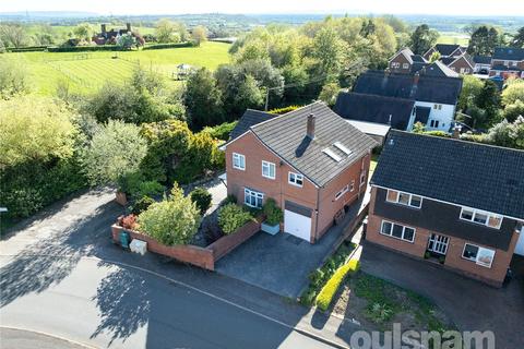 5 bed property, in Avenue Road, £565,000