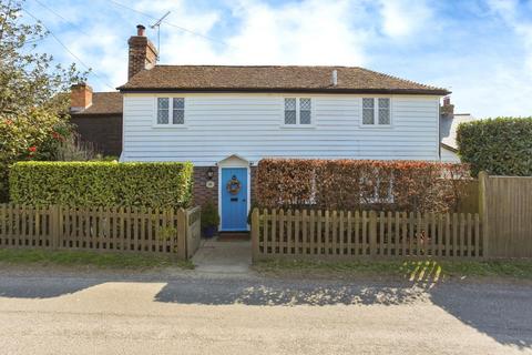 2 bed property, in Mill Street, £425,000