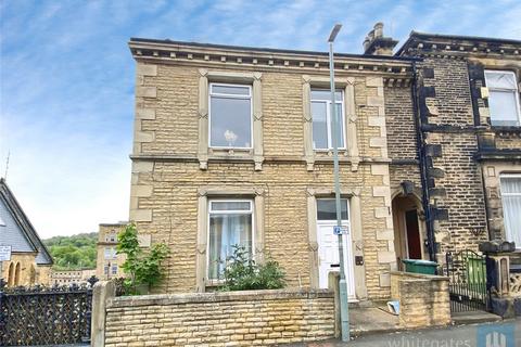3 bed property, in Swindon Road, £170,000