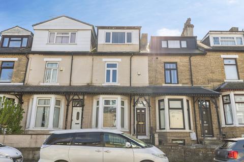 4 bed property, in St. Margarets Place, £209,000