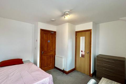 5 bed property, in Mount Stewart Avenue, £15,000
