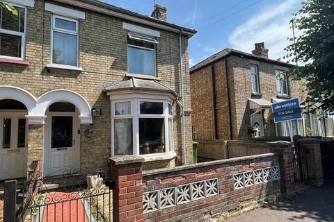 3 bed property, in Regent Avenue, £210,000