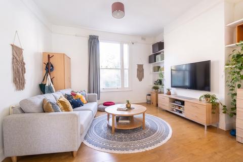 3 bed property, in Junction Road, £625,000