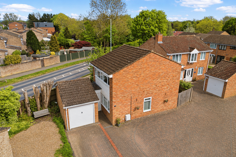 3 bed property, in Sarratt Avenue, £425,000