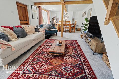 3 bed property, in The City, £325,000