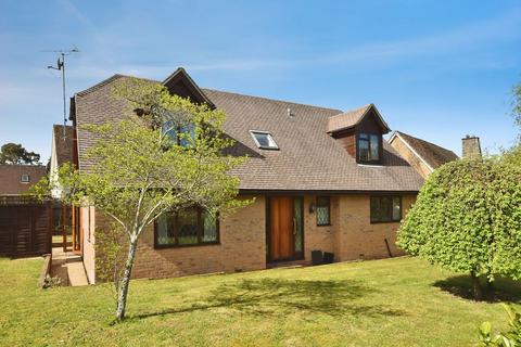 3 bed property, in Pear Tree Drive, £650,000