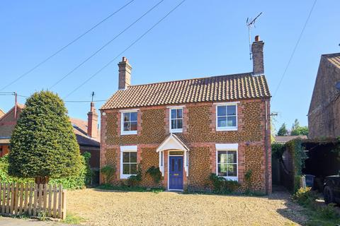 3 bed property, in Station Road, £460,000