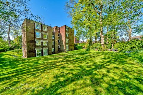 2 bed property, in Beech Court, £110,000
