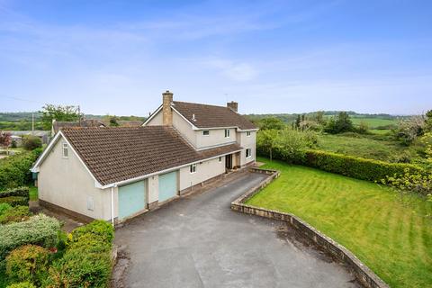4 bed property, in Exeter EX6, £595,000