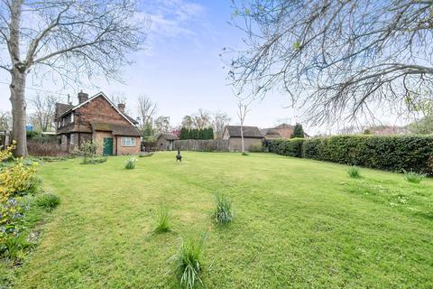 2 bed property, in Bell Road, £350,000
