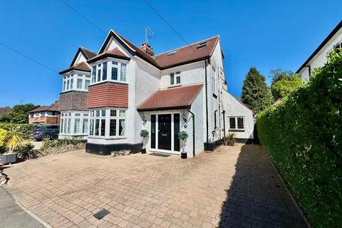 4 bed property, in Ludlow Avenue, £750,000
