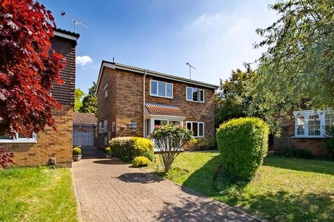 3 bed property, in Shanklin Close, £400,000