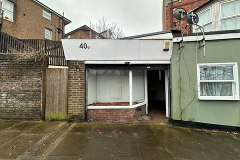 Studio, in 40B Belle Hill, £23,000