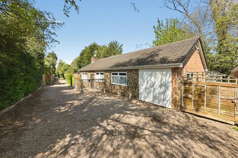 3 bed property, in Lawyers Lane, £475,000