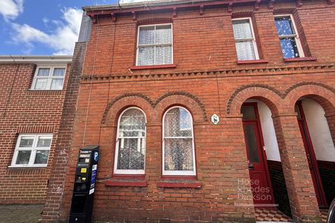 3 bed property, in Pyle Street, £160,000