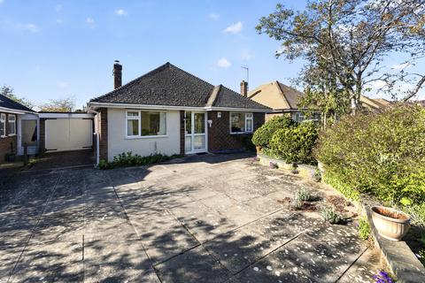 2 bed property, in Highlands Road, £495,950