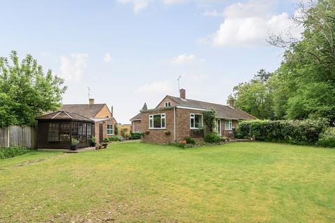 3 bed property, in Flower Crescent, £550,000