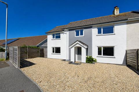 4 bed property, in Bangors Green, £325,000