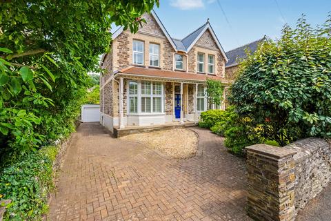 5 bed property, in Bicclescombe Park Road, £850,000