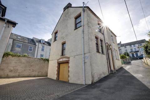 2 bed property, in Meridian Place, £180,000