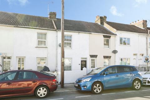 2 bed property, in King Street, £220,000