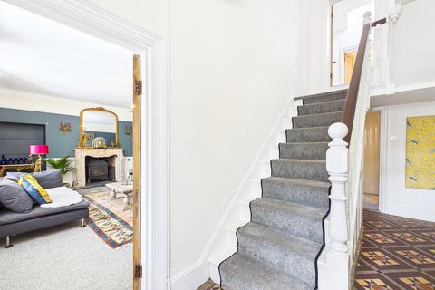 6 bed property, in Willand Old Village, £700,000