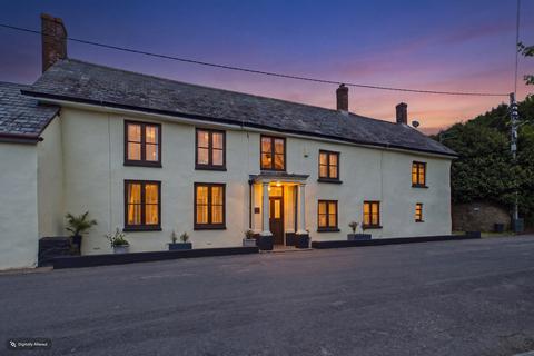 6 bed property, in Willand Old Village, £750,000