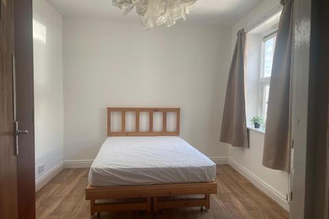 4 bed property, in Filey Street, £270,000