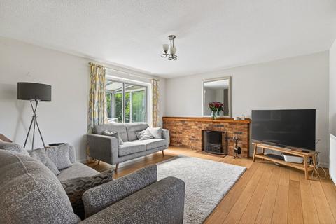 5 bed property, in Brookside, £525,000