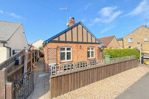 2 bed property, in Newtown Road, £229,995