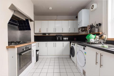 4 bed property, in Balmain Street, £500,000