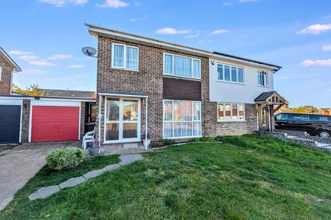 3 bed property, in Bedford Road, £325,000