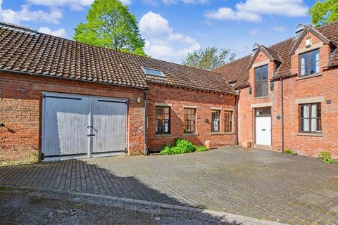2 bed property, in Main Street, £375,000
